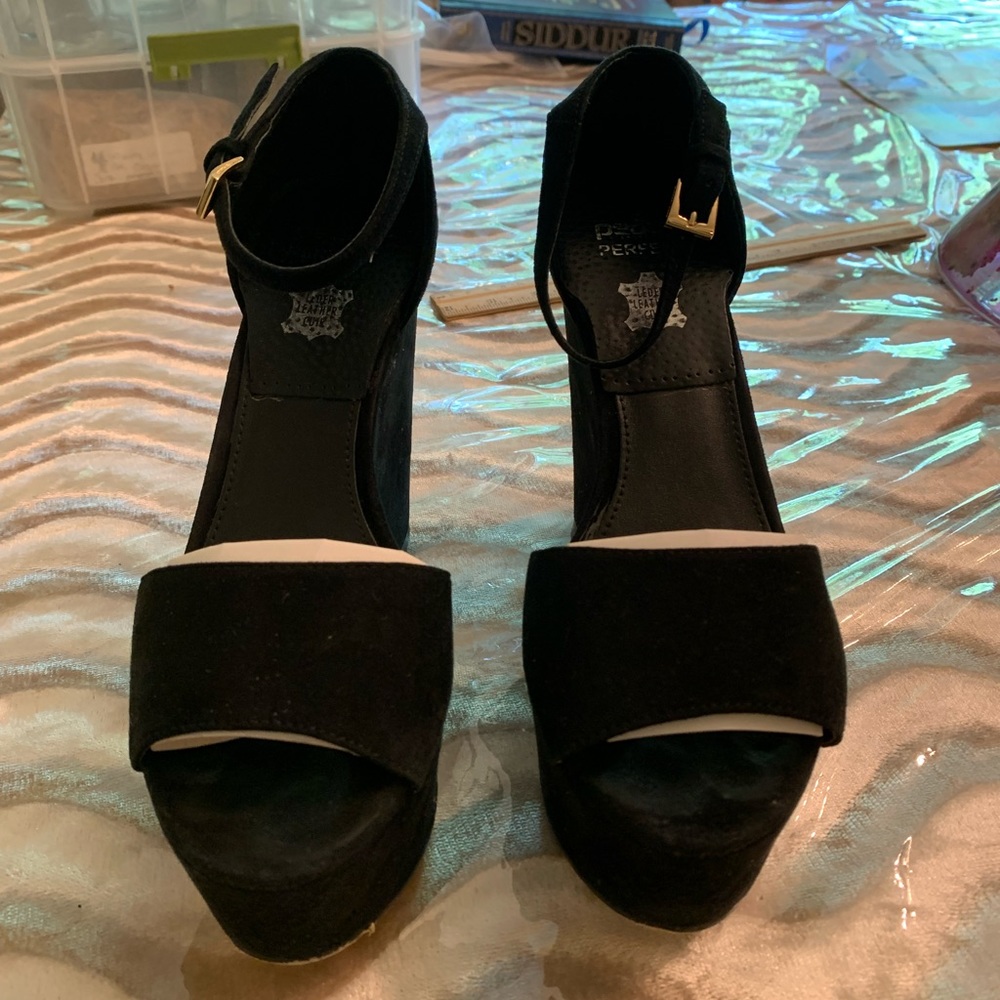 Michael Michael Kors size 6 suede sandal